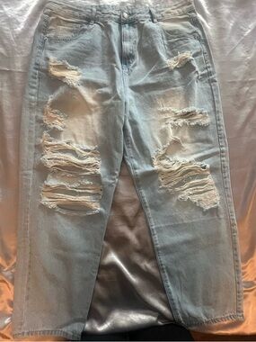 SHEIN Men’s Light Blue Distressed Ripped Jeans